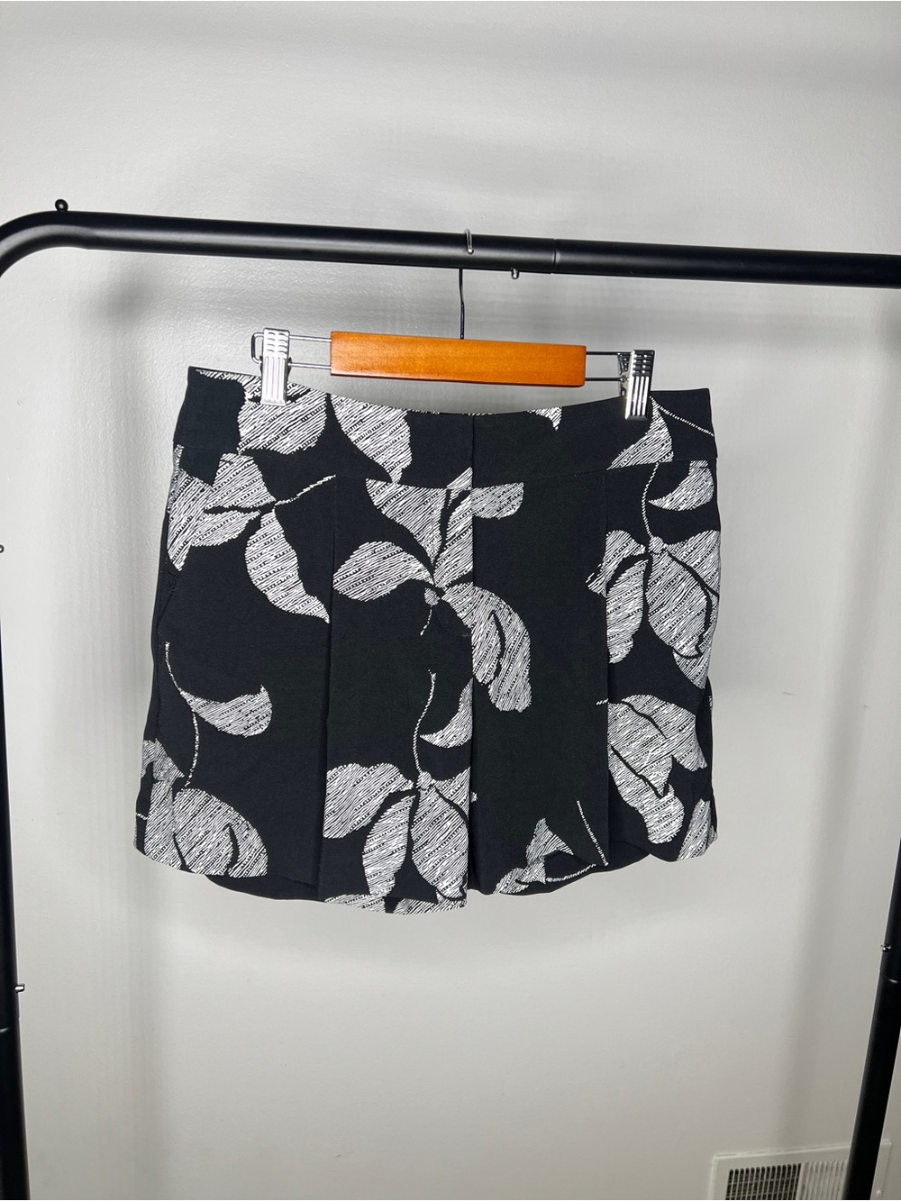 Ann Taylor Black Skirt with White Leaf Print